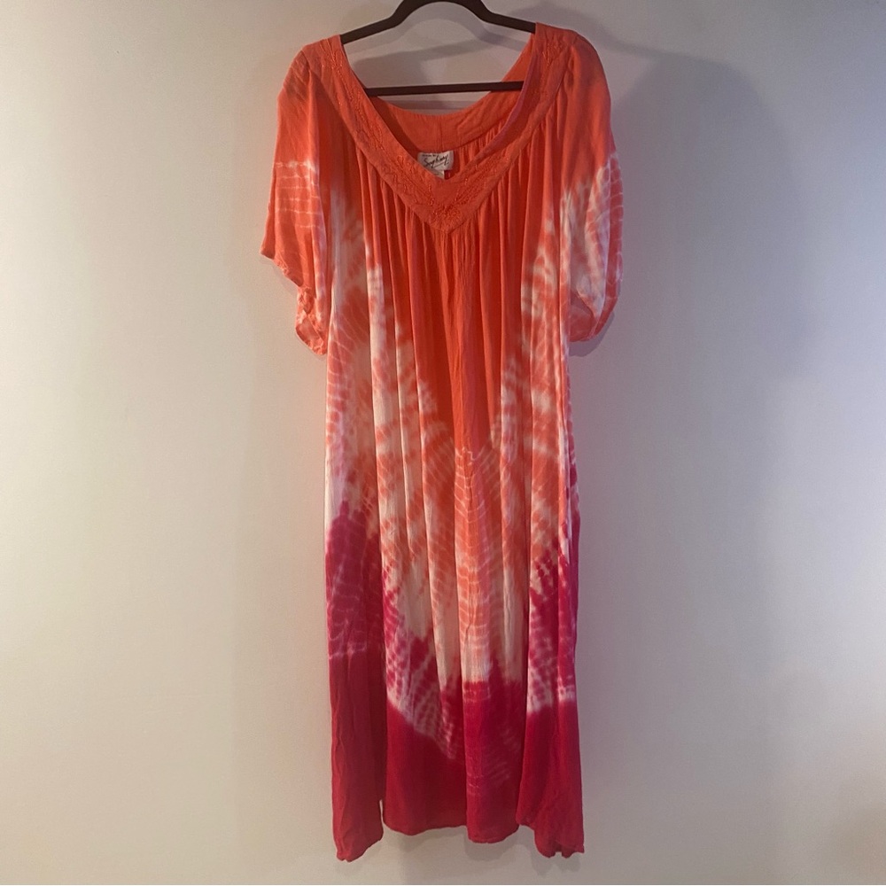 Vintage Styled by Saybury 100% Rayon Tie Dye Caftan With Embroidered V-Neck